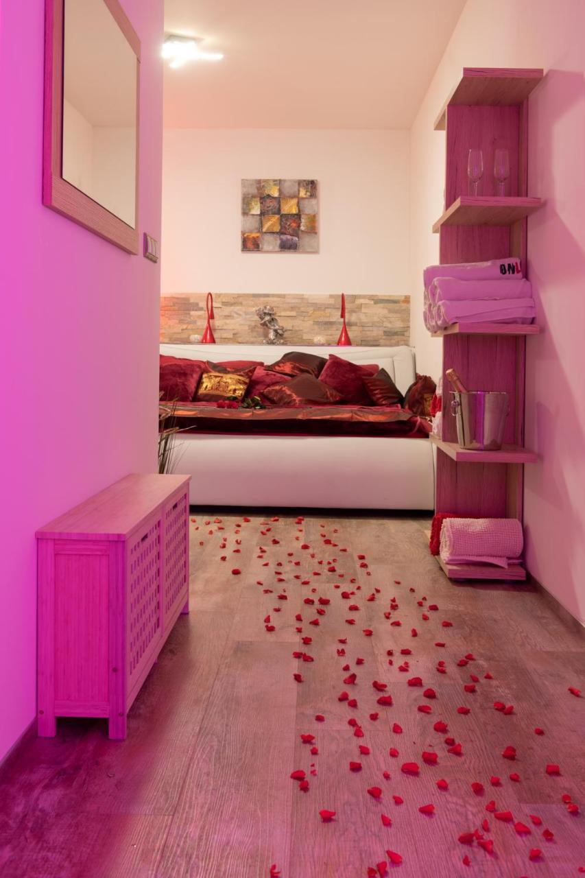 Romanticky Wellness Suite Hotel Heinz Dobris Exterior photo