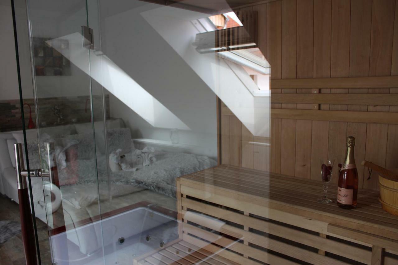 Romanticky Wellness Suite Hotel Heinz Dobris Exterior photo
